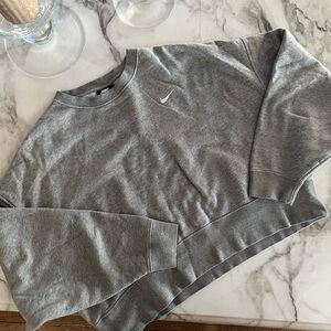 Nike essential sweatshirt